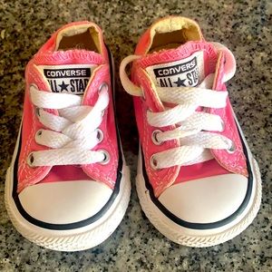 Size 3 pink converse